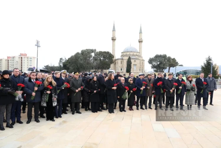 Diplomatlar Şəhidlər xiyabanını ziyarət etdilər – FOTOLAR