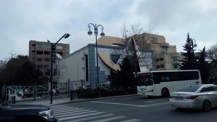 Tanınmış aparıcı “Space TV”dən getdi – FOTO