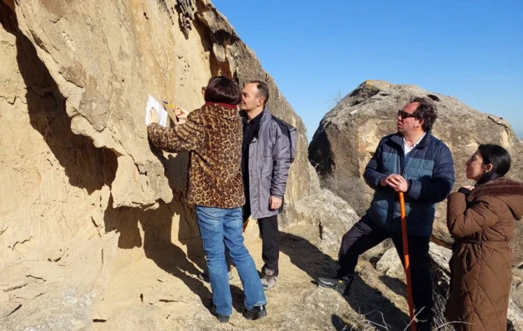 Qobustanda qəribə tapıntı: naməlum təsvir üzə çıxdı