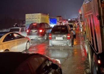 Bakıya hərəkət dayandı: minlərlə insan şəhərə girə bilmir – FOTOLAR