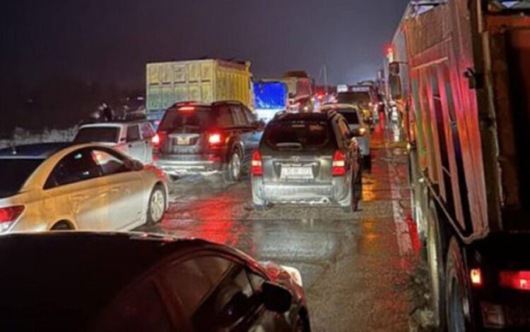Bakıya hərəkət dayandı: minlərlə insan şəhərə girə bilmir – FOTOLAR