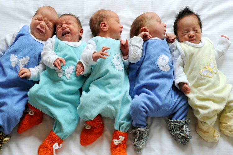 Bu uşaqların hər birinə görə 140 manat verilir