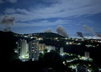 ABŞ Venesuelanı vurdu: partlayışlar… – VİDEO