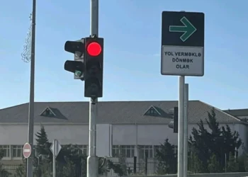 Bakıda yeni yol nişanları: “Qırmızı”da sağa dönmək olar – VİDEO