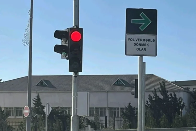 Bakıda yeni yol nişanları: “Qırmızı”da sağa dönmək olar – VİDEO