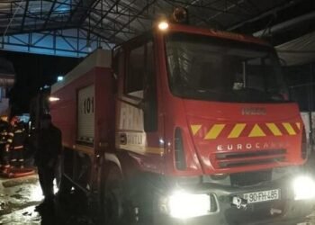 Bakının mərkəzində dönərxana yanır