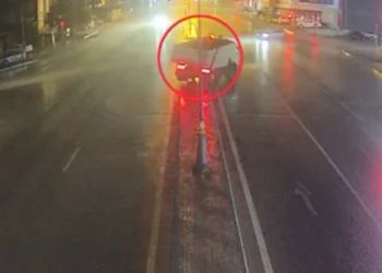 Yağışlı havada yük avtomobili qəza törətdi – Anbaan video