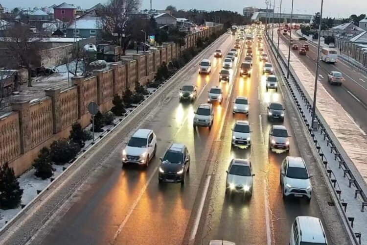 Aeroport yolu buz bağladı: nəqliyyatın hərəkəti çətinləşdi – FOTOLAR