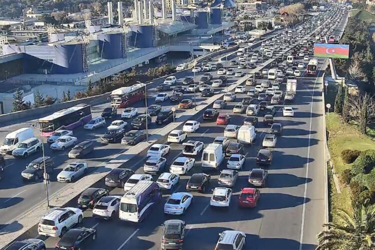 Bakıda bu yollarda tıxac yarandı – SİYAHI