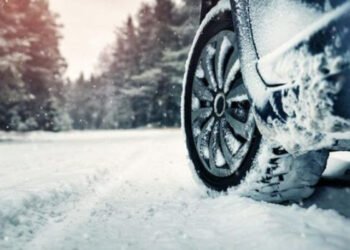 Qarlı havada maşın qayadan aşdı: bir ailənin üç üzvü…