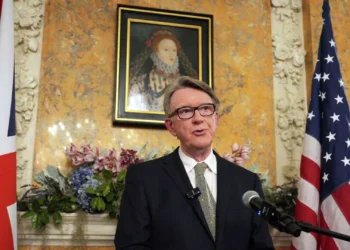 Qalmaqal böyüyür: keçmiş səfir partiyadan çıxdı