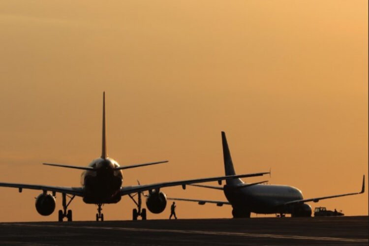 Fövqəladə vəziyyət: EgyptAir təyyarəsi İstanbulda təcili yerə endi