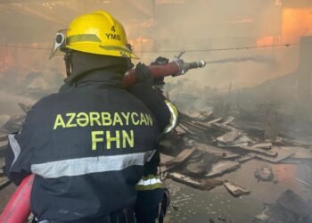 Bakının mərkəzində yanğın – VİDEO