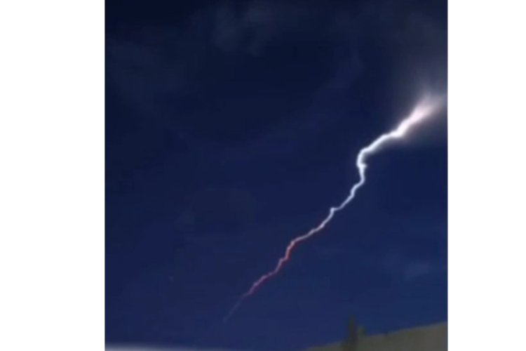 İran ilk dəfə “Fəttah” hipersəs raketlərindən istifadə etdi