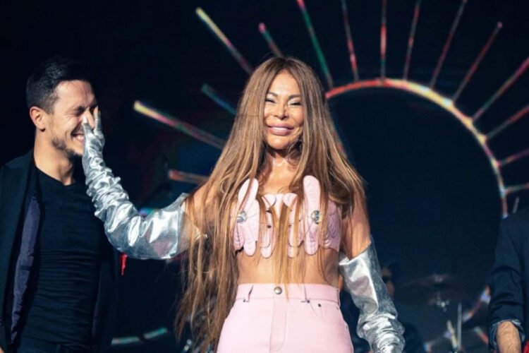 Aygün Kazımovanın konsertində maraqlı anlar: Səhnəyə çıxan gənc, görün, nə etdi – VİDEO