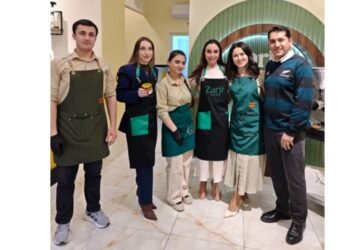 Prezidentin qızı və gəlini Gəncədə qadın sahibkarın sağlam qida brendi ilə tanış olublar — FOTOLAR