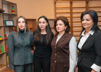 Leyla və Alyona Əliyevalar Gəncədə 45 nömrəli məktəbdə olublar