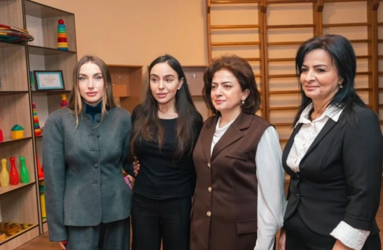 Leyla və Alyona Əliyevalar Gəncədə 45 nömrəli məktəbdə olublar