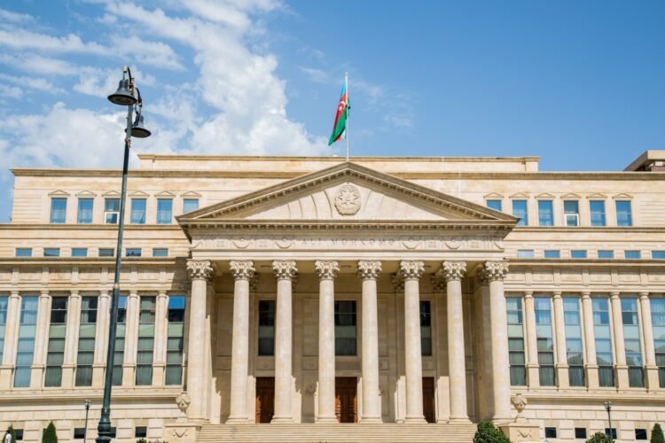 Ali Məhkəmə vacib sənəd yaydı: Canlı efirdə şəxsi məlumat yayanlar məsuliyyət daşıyacaq