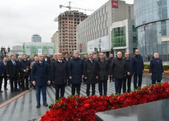 Deputatlar Xocalı soyqırımı abidəsini ziyarət etdi – FOTOLAR