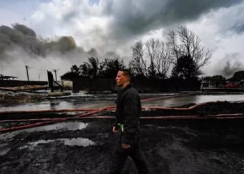 Alovlar sənaye zonasını bürüdü: vəziyyət ağırlaşır