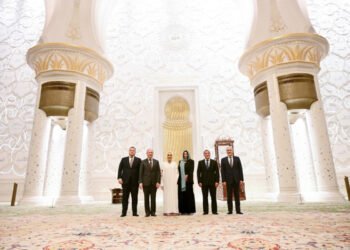 Leyla Əliyeva Əbu-Dabidə Şeyx Zayed məscidini ziyarət etdi