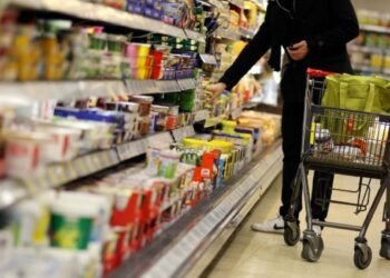 Azərbaycanda marketdə alış-veriş edən kişi qəfildən öldü