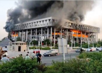 İranın dövlət televiziyası dağıdıldı