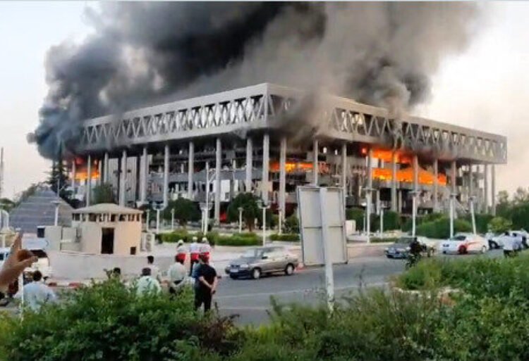 İranın dövlət televiziyası dağıdıldı