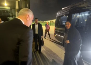 İranlı nazir gecə ikən Bakıya gəldi – FOTO