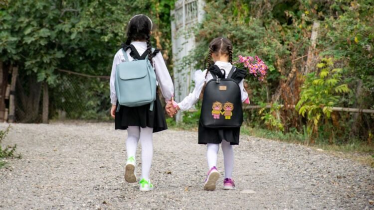 Şagirdlərin çantaları ilə bağlı müzakirə başladı