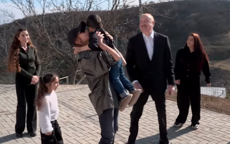 “Mən sizi televizorda görəndə çox sevinirəm” – VİDEO