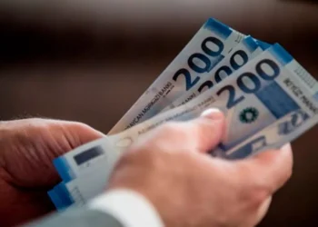 Orta aylıq əməkhaqqı 1100 manatı ötdü