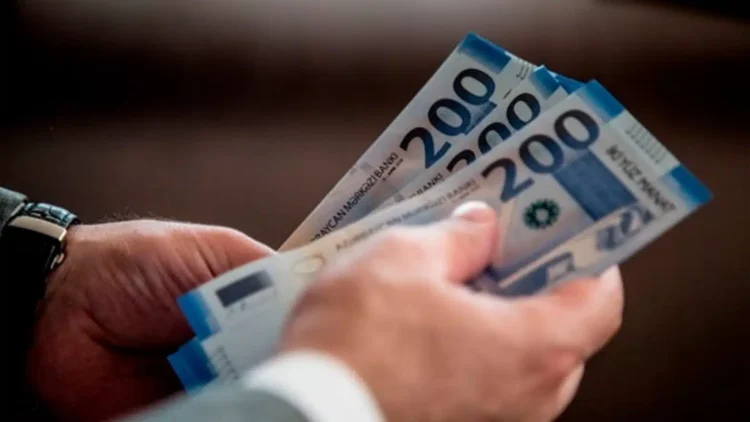 Orta aylıq əməkhaqqı 1100 manatı ötdü