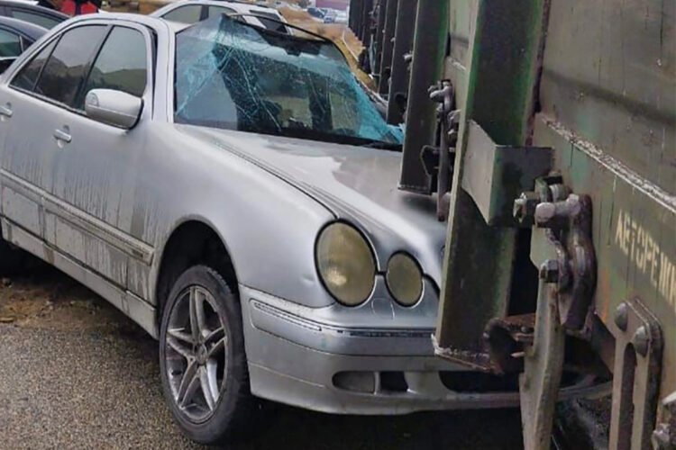 Xaçmazda qatarla avtomobil toqquşdu: ölən var