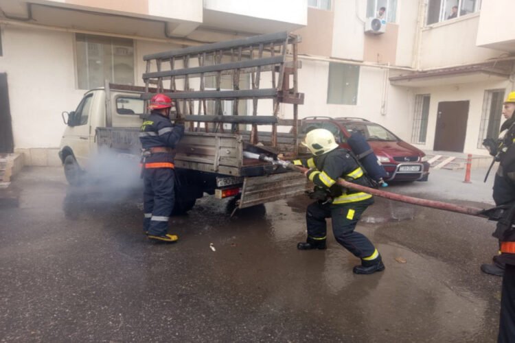 Sumqayıtda avtomobil yandı – VİDEO