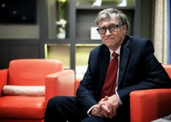 Milyarder açıqlama verdi – keçmiş əlaqələrinə görə üzr istədi