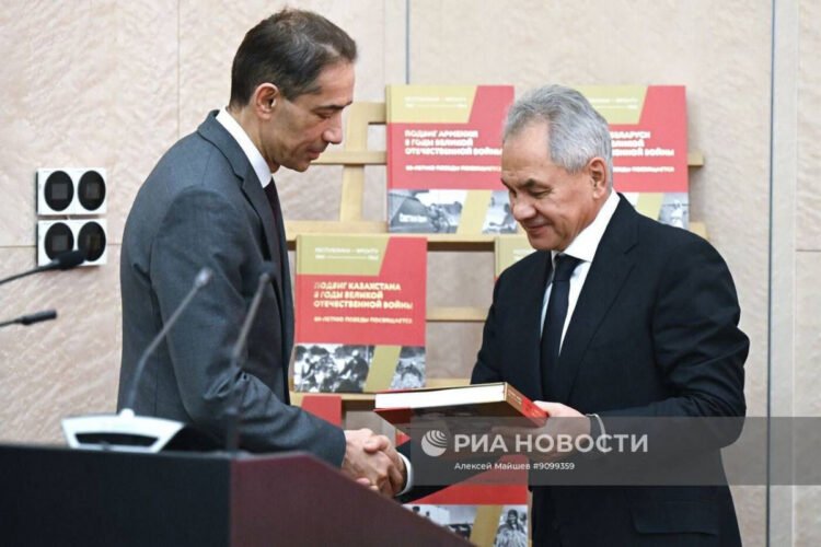 Şoyqu məşhur generalımızdan danışdı – FOTOLAR