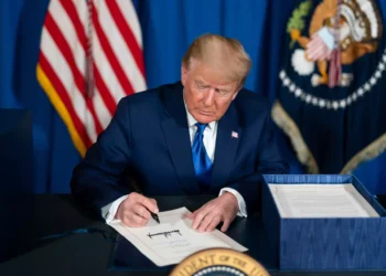 Tramp bütün ölkələrə 10 faiz yeni rüsum elan etdi