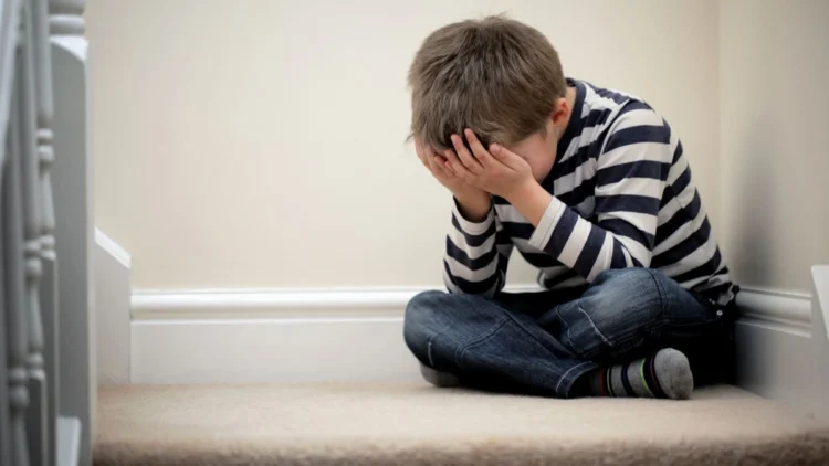 Bakıda qadın sevgilisi ilə birlikdə oğluna işgəncə verdi