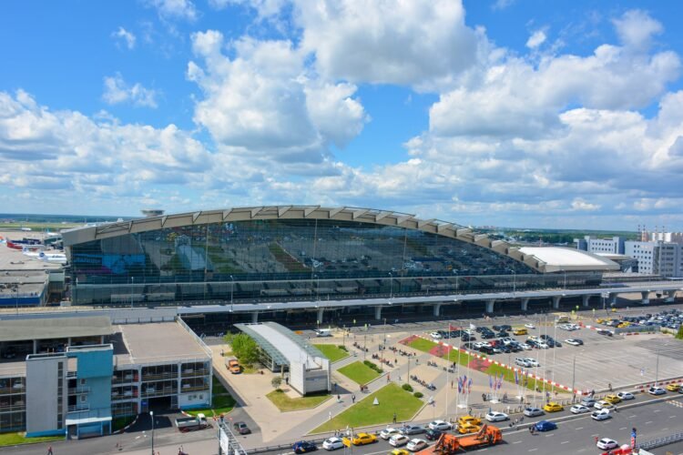 Vnukovo hava limanında azərbaycanlı qadın saxlanıldı