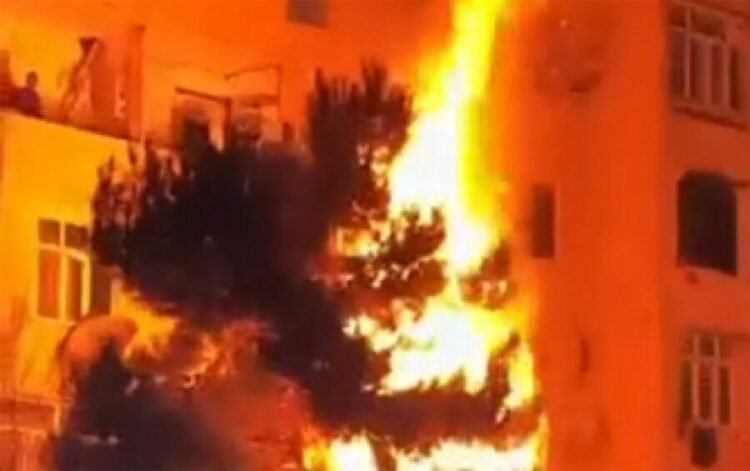 Bakıda bina yandı: sakinlər təxliyə edildi – VİDEO
