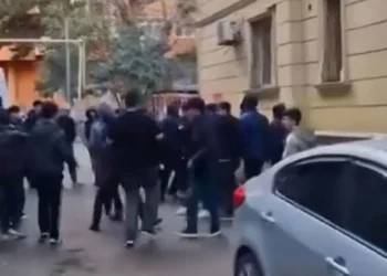 Yeniyetmə həmyaşıdları tərəfindən döyüldü – Rəsmi