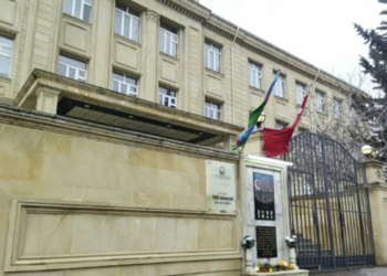 Şagird məktəb pəncərəsindən yıxıldı: vəziyyəti ağırdır