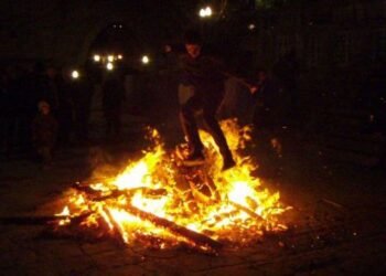 Nazir yallı gedib, tonqaldan tullandı – VİDEO
