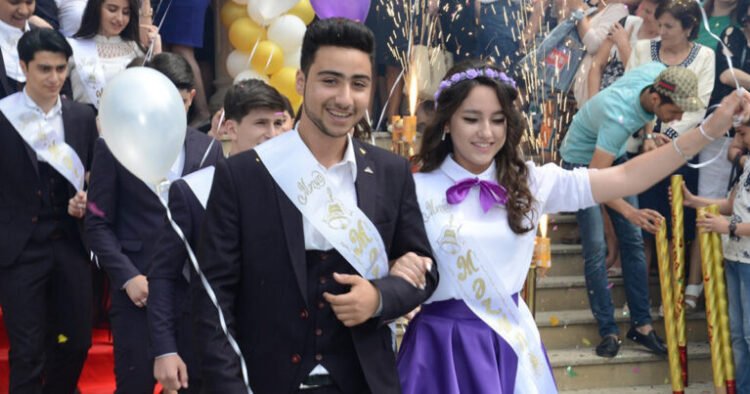 Məzunların NƏZƏRİNƏ: Məktəblərdə “son zəng” bu tarixdə çalına bilər