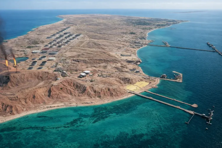 İran neftinin 90%-i bu adaya axır – ABŞ ora hücuma hazırlaşır