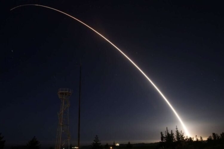 İran raketləri Təl-Əviv səmasında – VİDEO