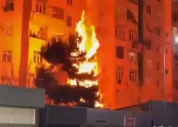 Bakıda yaşayış binasında güclü YANĞIN BAŞLADI