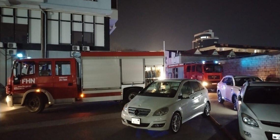 Sumqayıtın 15-ci məhəlləsində yanğın baş verdi-VIDEO(FOTOLAR)